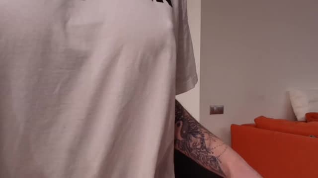 Gallery image thumbnail from Evali's myfreecams stream on, 04/05/2026, 19:11 image 10 of 20