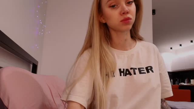 Gallery image thumbnail from Evali's myfreecams stream on, 04/05/2026, 19:11 image 14 of 20