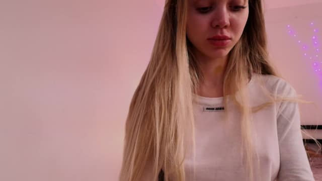 Gallery image thumbnail from Evali's myfreecams stream on, 04/12/2026, 19:59 image 17 of 20