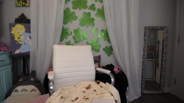 Gallery image thumbnail from EveeMinx's myfreecams stream on, 03/29/2024, 20:04 image 14 of 20