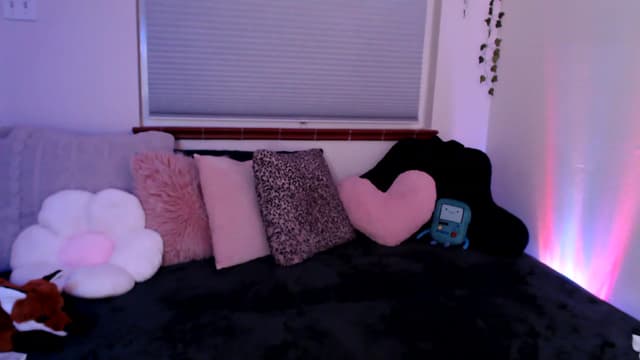 Gallery image thumbnail from Fiona's myfreecams stream on, 03/11/2023, 08:53 image 6 of 20