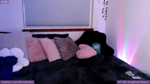 Gallery image thumbnail from Fiona's myfreecams stream on, 04/06/2023, 10:08 image 10 of 20