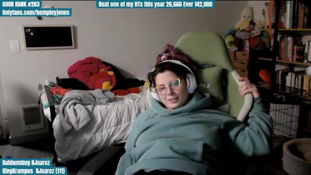 Gallery image thumbnail from Hempley's myfreecams stream on, 12/21/2023, 03:30 image 3 of 20