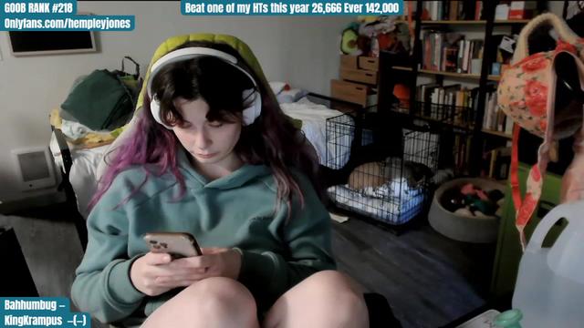 Gallery image thumbnail from Hempley's myfreecams stream on, 12/31/2023, 18:30 image 6 of 20