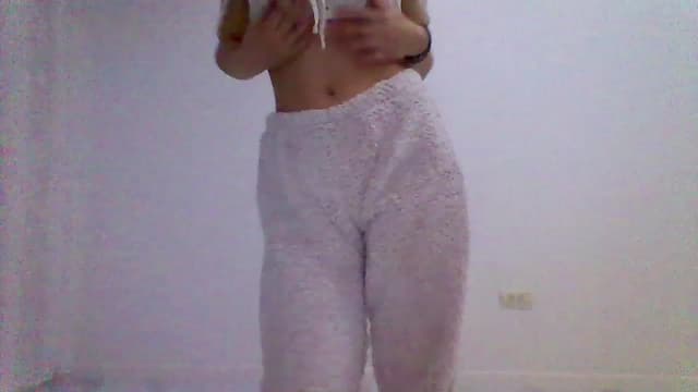 Gallery image thumbnail from Isa__'s myfreecams stream on, 12/30/2022, 21:52 image 16 of 20