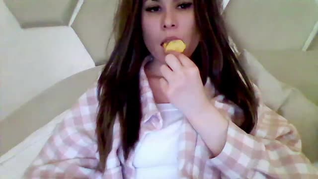 Gallery image thumbnail from Isa__'s myfreecams stream on, 05/14/2023, 21:41 image 2 of 20