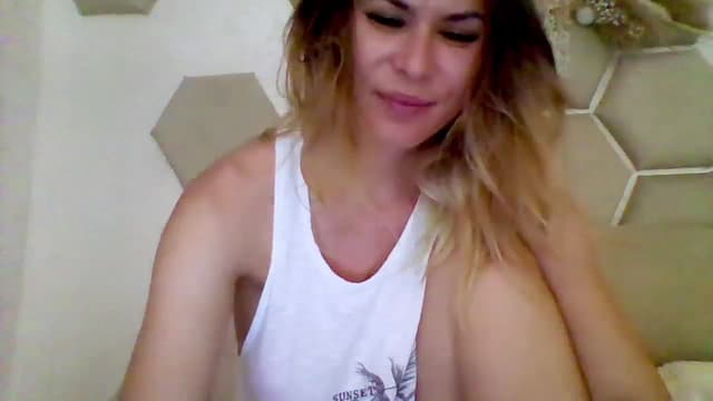 Gallery image thumbnail from Isa__'s myfreecams stream on, 08/14/2023, 23:19 image 4 of 20