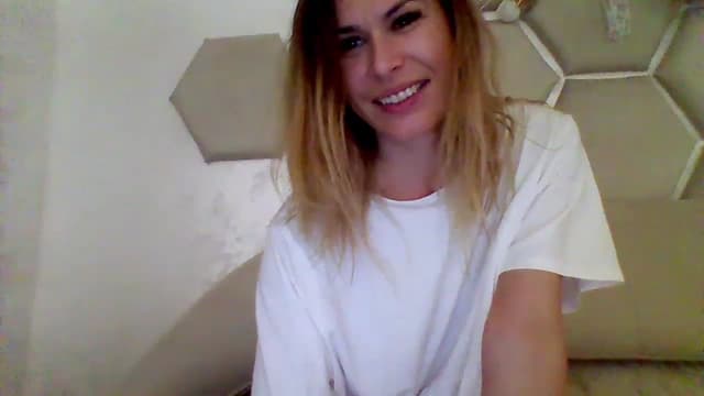 Gallery image thumbnail from Isa__'s myfreecams stream on, 08/26/2023, 22:39 image 11 of 20