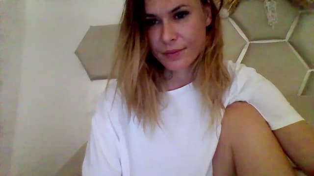 Gallery image thumbnail from Isa__'s myfreecams stream on, 08/26/2023, 22:39 image 4 of 20