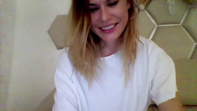 Gallery image thumbnail from Isa__'s myfreecams stream on, 08/26/2023, 22:39 image 6 of 20