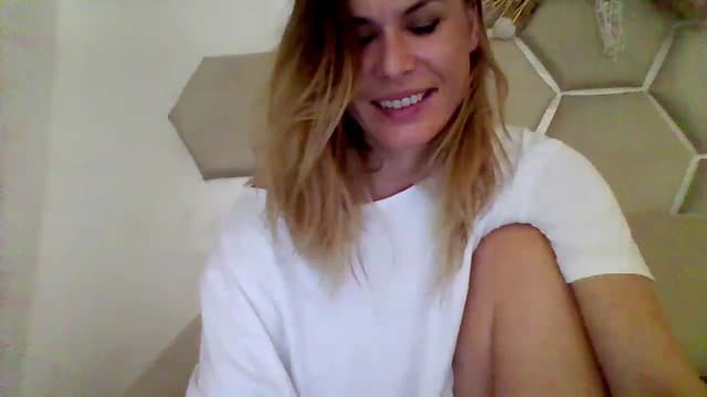Gallery image thumbnail from Isa__'s myfreecams stream on, 08/26/2023, 22:39 image 3 of 20