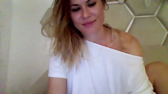 Gallery image thumbnail from Isa__'s myfreecams stream on, 08/26/2023, 23:27 image 17 of 20
