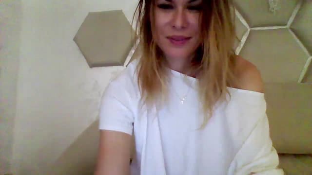 Gallery image thumbnail from Isa__'s myfreecams stream on, 08/26/2023, 23:27 image 4 of 20