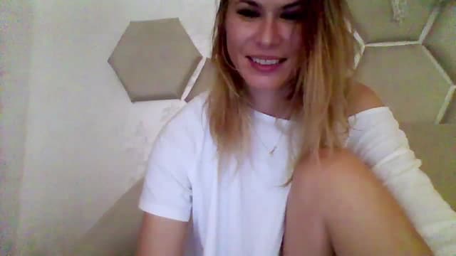 Gallery image thumbnail from Isa__'s myfreecams stream on, 08/26/2023, 23:27 image 16 of 20