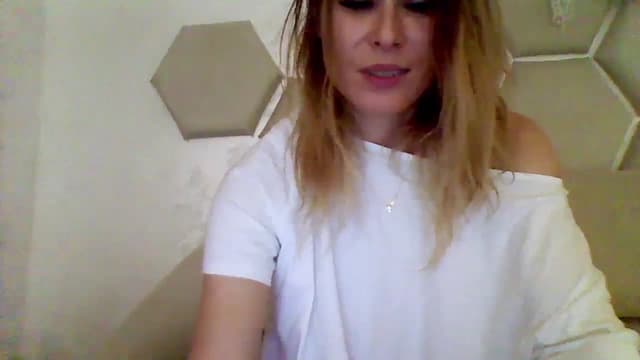 Gallery image thumbnail from Isa__'s myfreecams stream on, 08/26/2023, 23:27 image 3 of 20