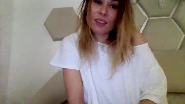 Gallery image thumbnail from Isa__'s myfreecams stream on, 08/26/2023, 23:27 image 2 of 20