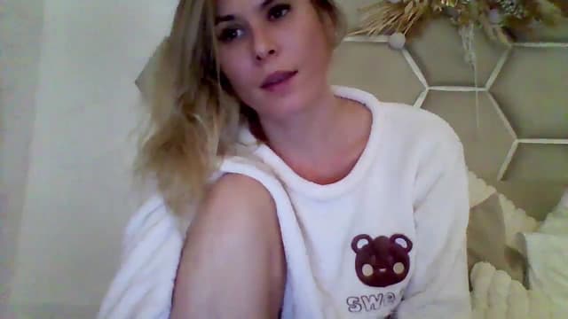 Gallery image thumbnail from Isa__'s myfreecams stream on, 10/22/2023, 21:41 image 19 of 20