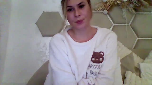Gallery image thumbnail from Isa__'s myfreecams stream on, 10/22/2023, 21:41 image 15 of 20