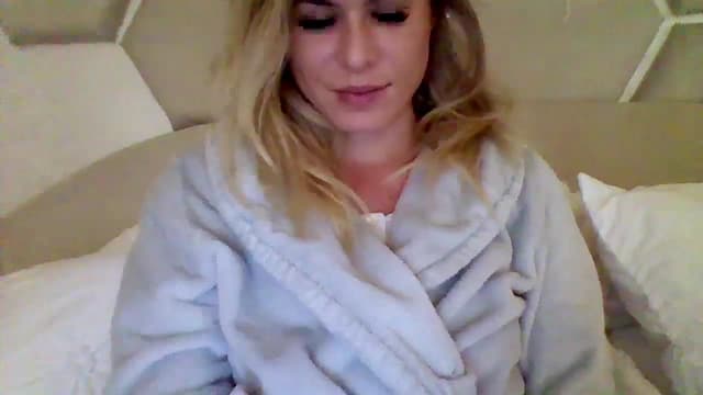 Gallery image thumbnail from Isa__'s myfreecams stream on, 10/28/2023, 22:25 image 2 of 20