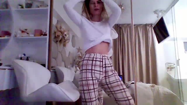 Gallery image thumbnail from Isa__'s myfreecams stream on, 11/24/2023, 20:15 image 12 of 20