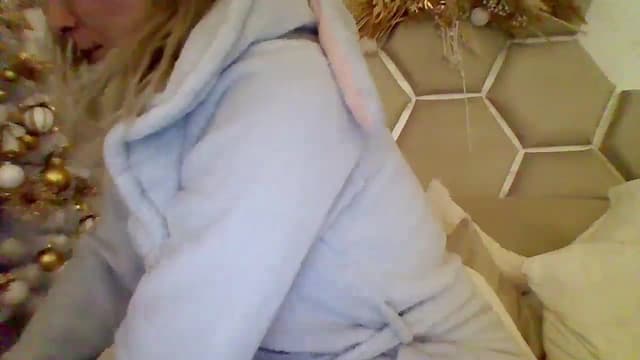 Gallery image thumbnail from Isa__'s myfreecams stream on, 11/26/2023, 01:03 image 3 of 20