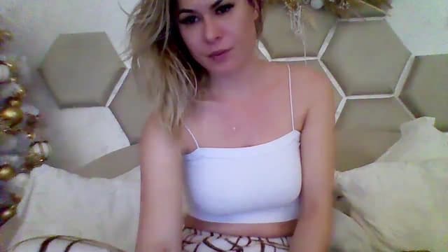 Gallery image thumbnail from Isa__'s myfreecams stream on, 11/26/2023, 01:03 image 10 of 20