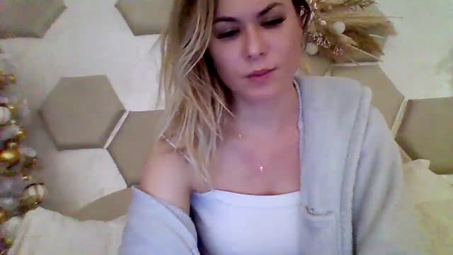 Gallery image thumbnail from Isa__'s myfreecams stream on, 11/26/2023, 01:03 image 6 of 20