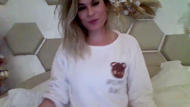 Gallery image thumbnail from Isa__'s myfreecams stream on, 12/03/2023, 22:35 image 3 of 20