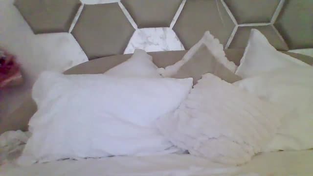 Gallery image thumbnail from Isa__'s myfreecams stream on, 02/10/2024, 21:18 image 14 of 20