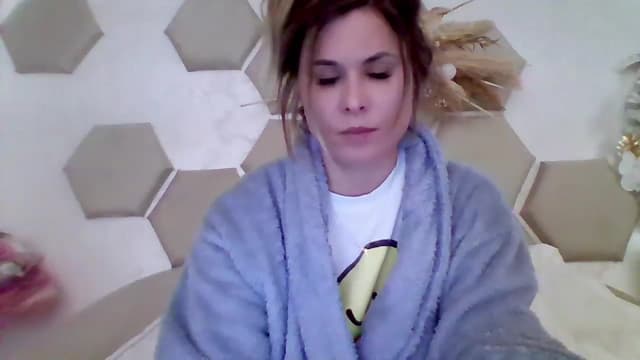 Gallery image thumbnail from Isa__'s myfreecams stream on, 05/19/2024, 21:13 image 1 of 20
