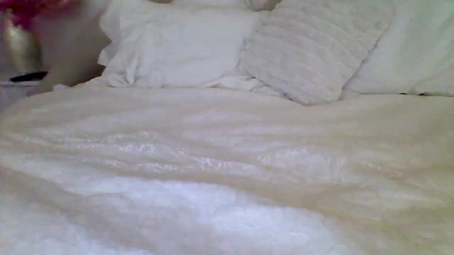 Gallery image thumbnail from Isa__'s myfreecams stream on, 05/25/2024, 20:18 image 17 of 20