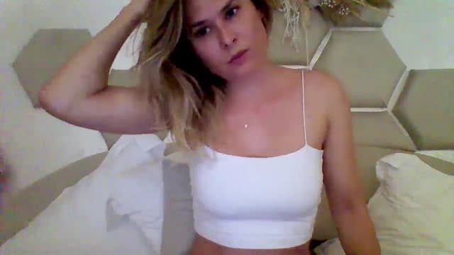 Gallery image thumbnail from Isa__'s myfreecams stream on, 07/06/2024, 20:51 image 15 of 20