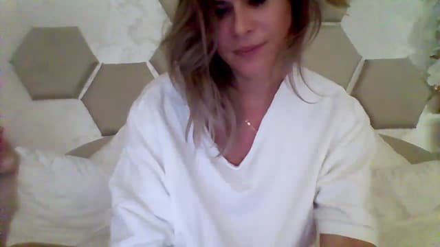 Gallery image thumbnail from Isa__'s myfreecams stream on, 09/15/2024, 19:46 image 13 of 20