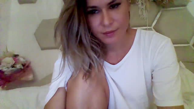 Gallery image thumbnail from Isa__'s myfreecams stream on, 09/19/2024, 17:23 image 19 of 20