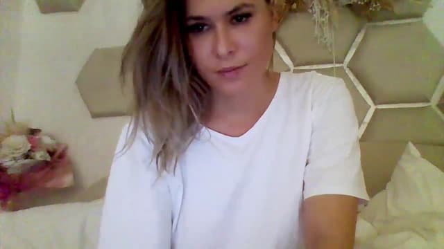 Gallery image thumbnail from Isa__'s myfreecams stream on, 09/19/2024, 17:23 image 16 of 20