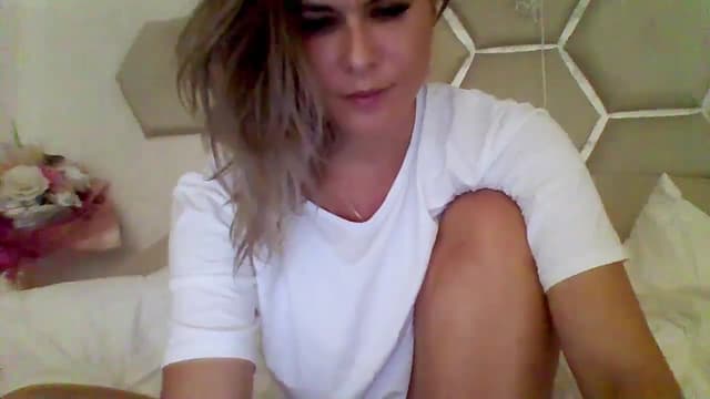 Gallery image thumbnail from Isa__'s myfreecams stream on, 09/19/2024, 17:23 image 10 of 20