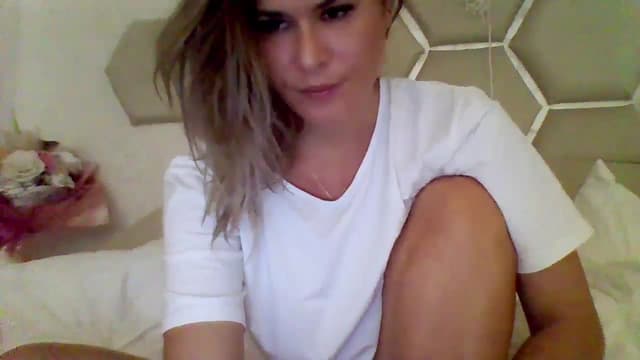 Gallery image thumbnail from Isa__'s myfreecams stream on, 09/19/2024, 17:23 image 8 of 20
