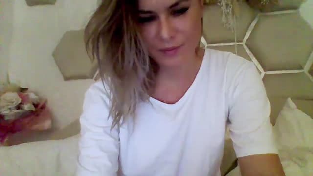 Gallery image thumbnail from Isa__'s myfreecams stream on, 09/19/2024, 17:23 image 13 of 20