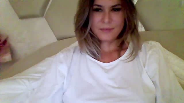 Gallery image thumbnail from Isa__'s myfreecams stream on, 09/19/2024, 18:06 image 10 of 20