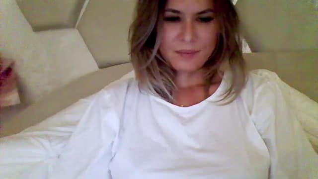 Gallery image thumbnail from Isa__'s myfreecams stream on, 09/19/2024, 18:06 image 9 of 20