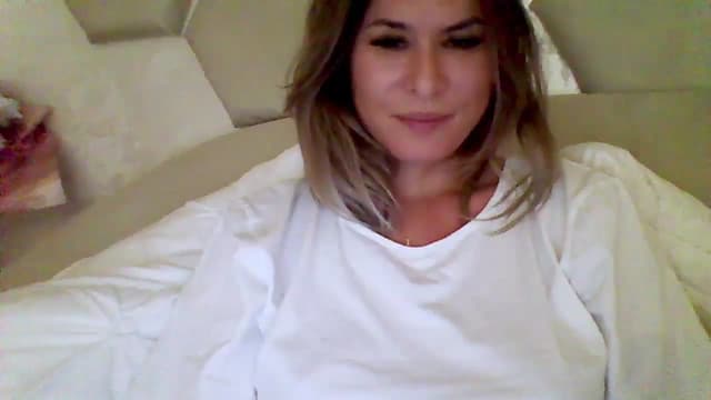 Gallery image thumbnail from Isa__'s myfreecams stream on, 09/19/2024, 18:06 image 20 of 20