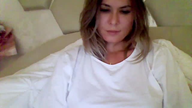 Gallery image thumbnail from Isa__'s myfreecams stream on, 09/19/2024, 18:06 image 15 of 20