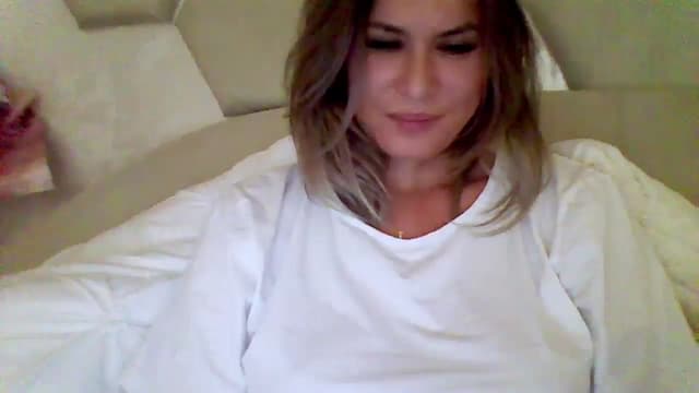 Gallery image thumbnail from Isa__'s myfreecams stream on, 09/19/2024, 18:06 image 16 of 20