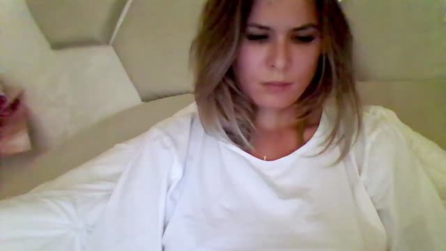 Gallery image thumbnail from Isa__'s myfreecams stream on, 09/19/2024, 18:06 image 2 of 20