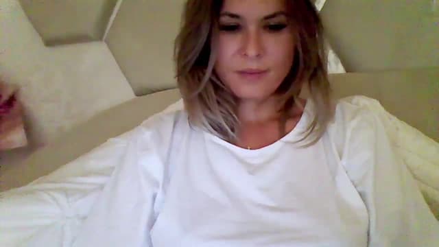 Gallery image thumbnail from Isa__'s myfreecams stream on, 09/19/2024, 18:06 image 12 of 20
