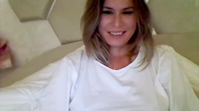 Gallery image thumbnail from Isa__'s myfreecams stream on, 09/19/2024, 18:06 image 6 of 20