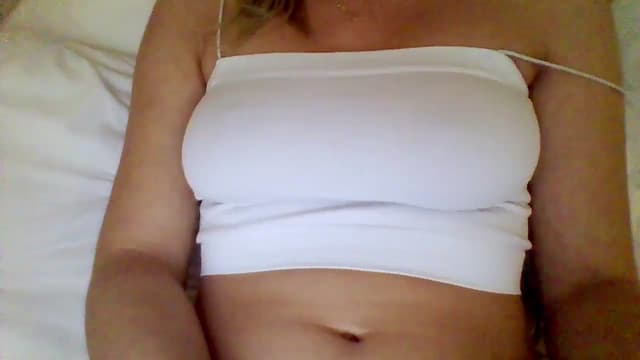 Gallery image thumbnail from Isa__'s myfreecams stream on, 10/17/2024, 23:56 image 10 of 20