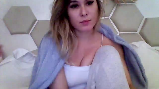 Gallery image thumbnail from Isa__'s myfreecams stream on, 10/28/2024, 21:43 image 1 of 20