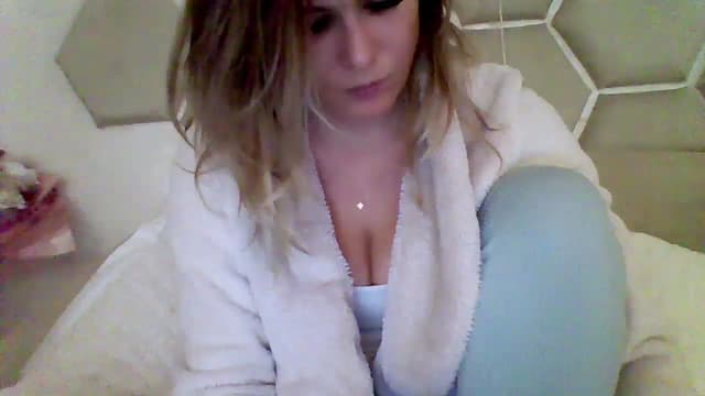 Gallery image thumbnail from Isa__'s myfreecams stream on, 11/06/2024, 16:16 image 2 of 20