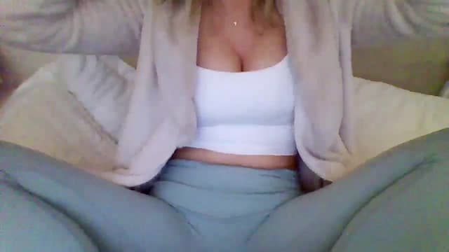 Gallery image thumbnail from Isa__'s myfreecams stream on, 11/06/2024, 16:16 image 12 of 20